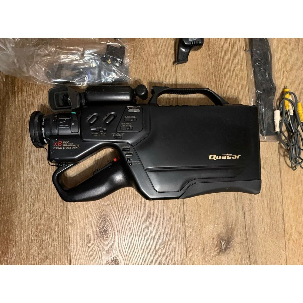 Vintage 1987 Quasar VM33 VHS Cam Recorder Camera 8x CCD, No Battery w/ case